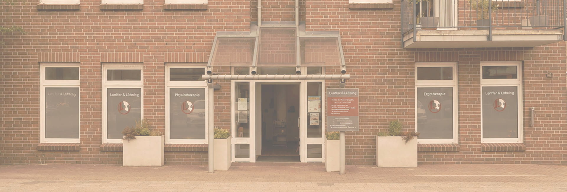 Eingangsbereich der Praxis Lenffer und Löhning für Physiotherapie und Ergotherapie